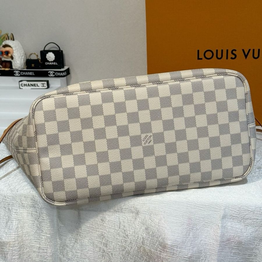 Lv neverfull白棋盤格 芯片款 單包無附件 底長31。-6