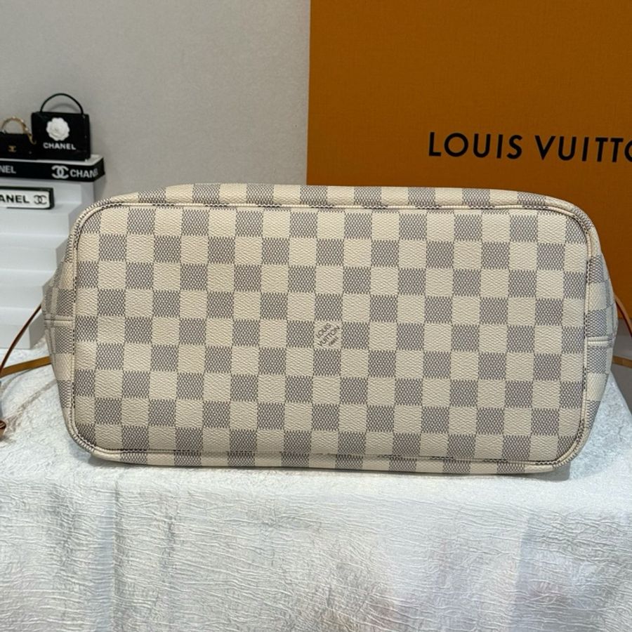 Lv neverfull白棋盤格 芯片款 單包無附件 底長31。-8