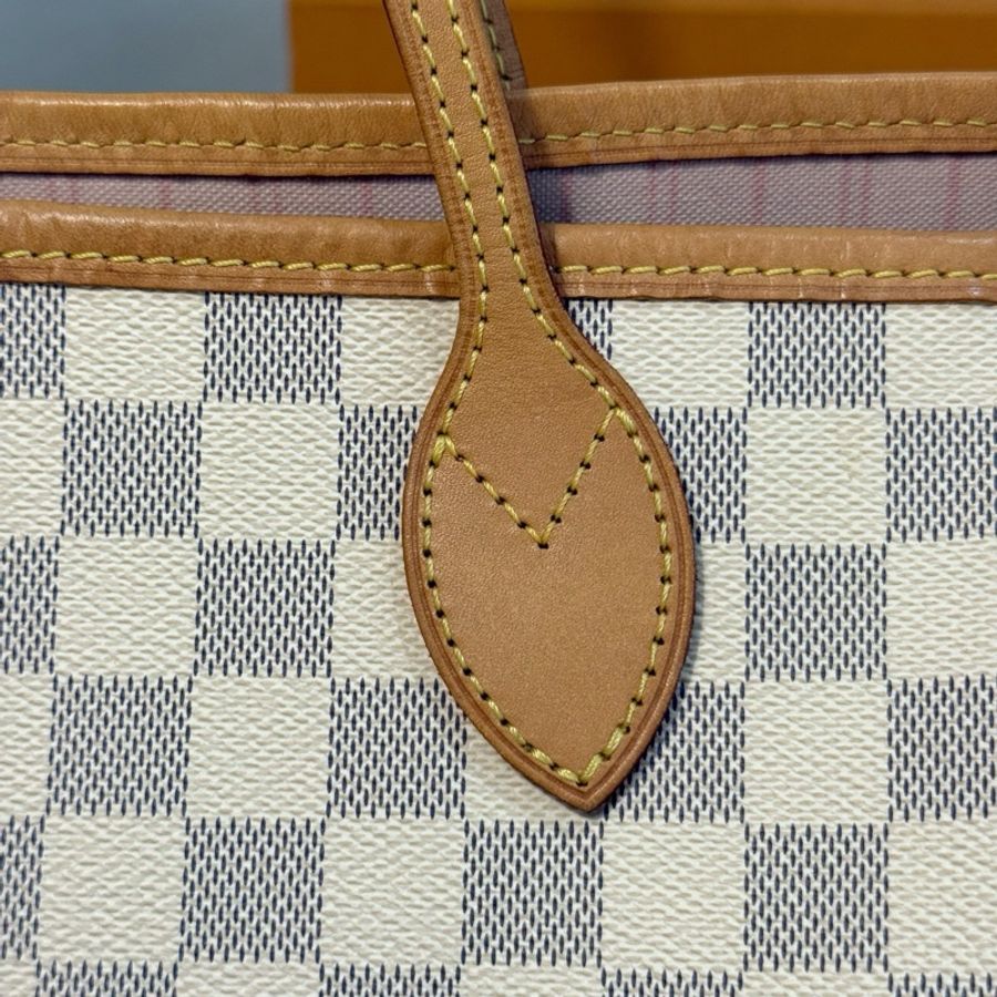 Lv neverfull白棋盤格 芯片款 單包無附件 底長31。-14