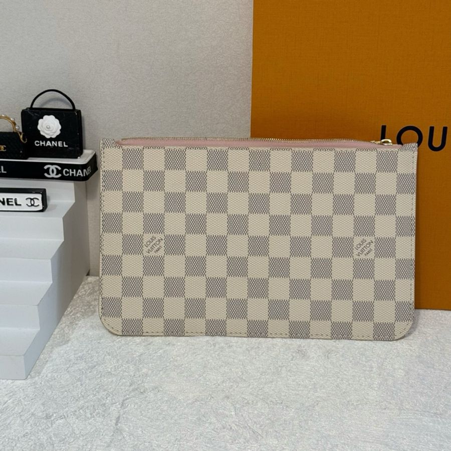 Lv neverfull白棋盤格 芯片款 單包無附件 底長31。-19