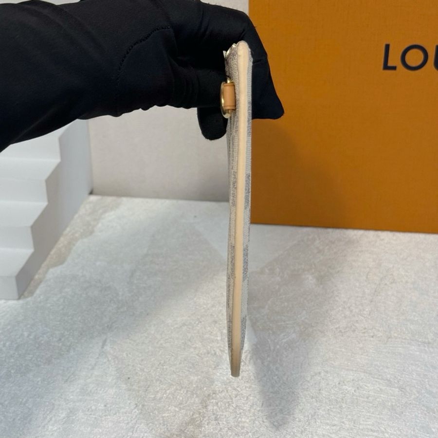 Lv neverfull白棋盤格 芯片款 單包無附件 底長31。-20