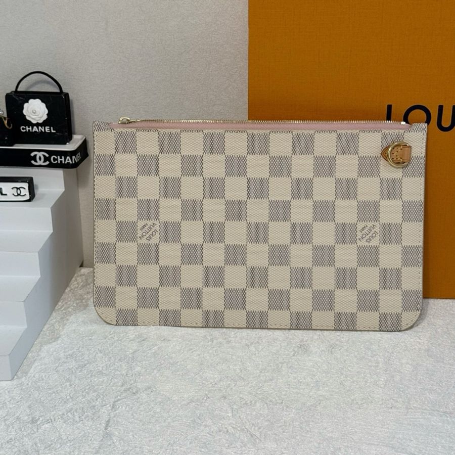 Lv neverfull白棋盤格 芯片款 單包無附件 底長31。-21