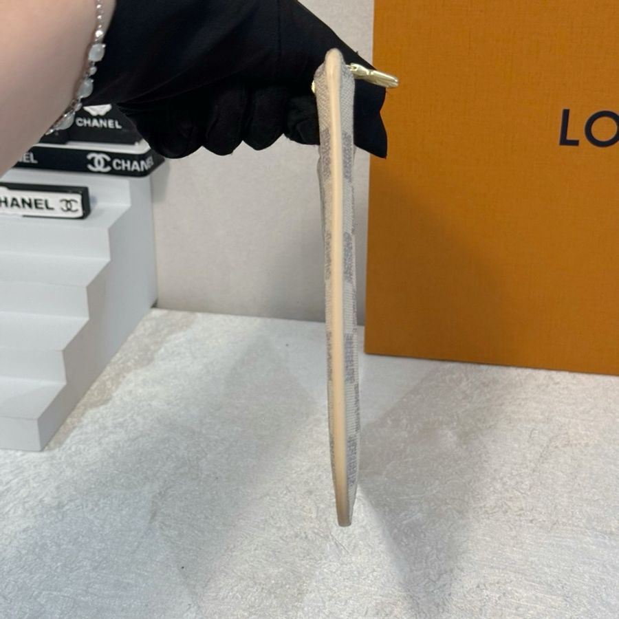 Lv neverfull白棋盤格 芯片款 單包無附件 底長31。-22