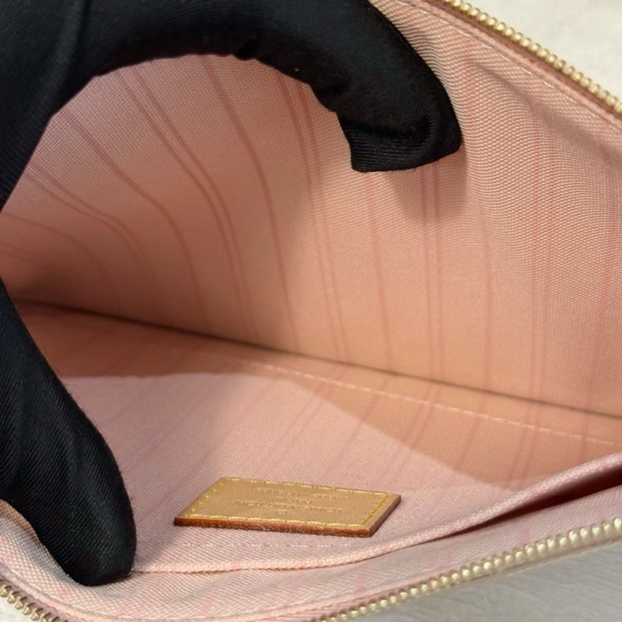 Lv neverfull白棋盤格 芯片款 單包無附件 底長31。-23