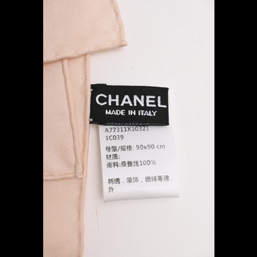 Chanel 17年粉色高跟鞋图案真丝丝巾-7