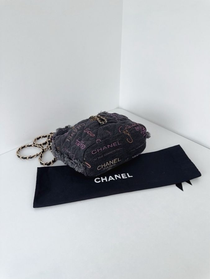 💎Chanel香奈兒|黑丹寧牛仔 彩色字母塗鴉 抽繩鏈條水桶包|小號|99新芯片款-5