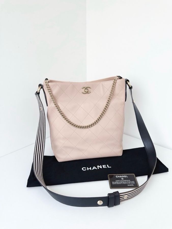 💎Chanel香奈兒｜淡奶茶牛皮Hobo 雙鏈嬉皮士水桶包｜中號｜98新27開 保卡✅-2