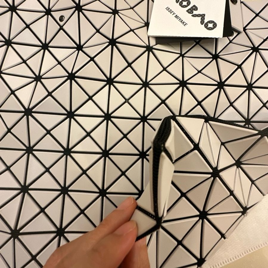 ［99新］三宅一生 ISSEY MIYAKE BaoBao 10x10 白-1