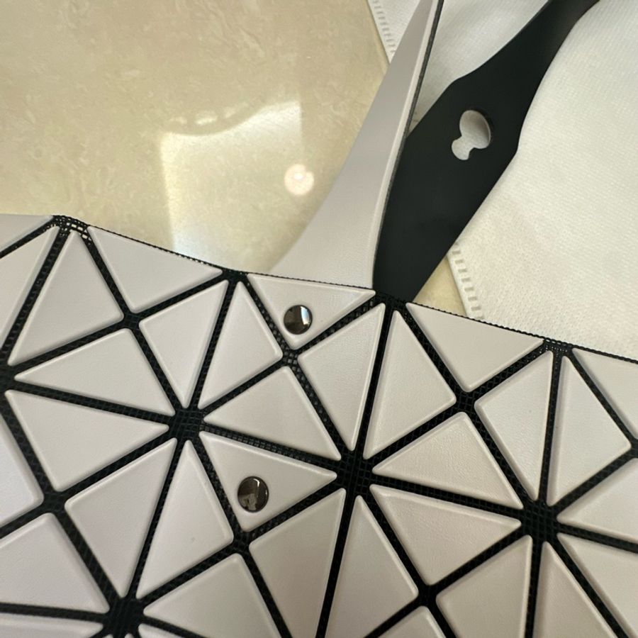 ［99新］三宅一生 ISSEY MIYAKE BaoBao 10x10 白-11