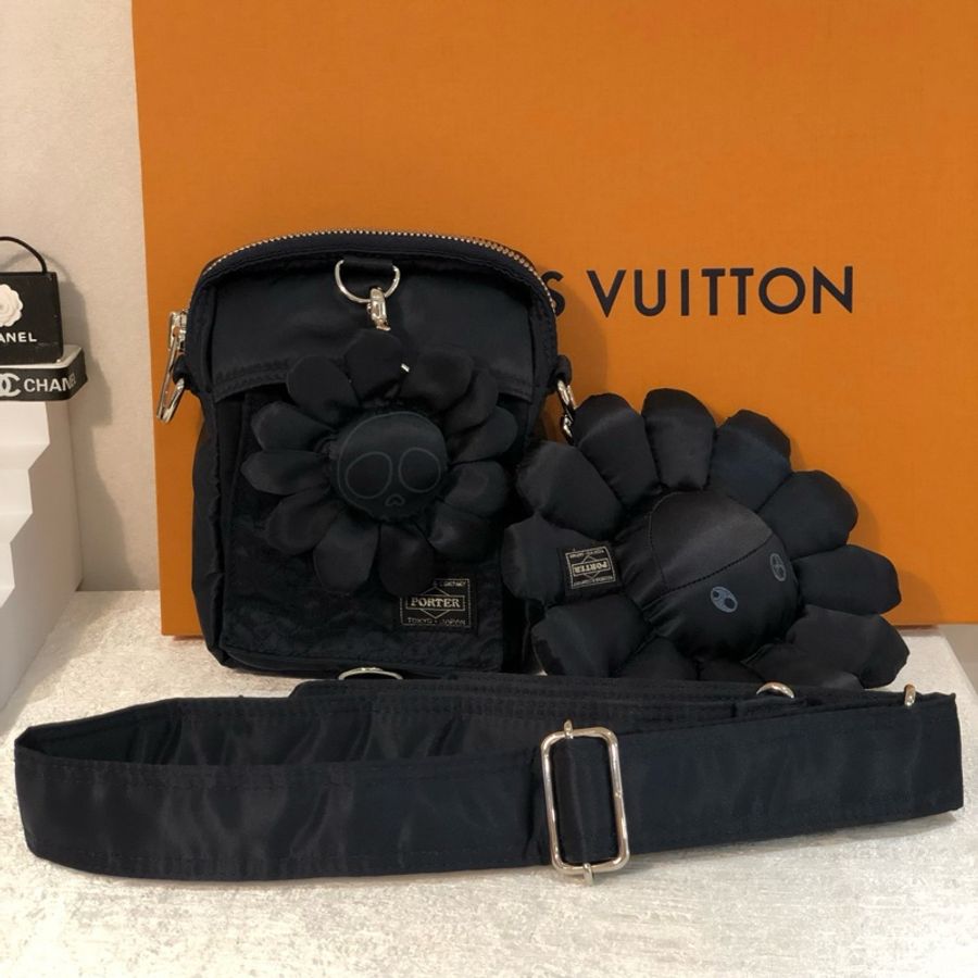 Lv 路易威登 村上隆聯名款 限量太陽花斜挎拉鍊胸包腰包 底長13.5。-0
