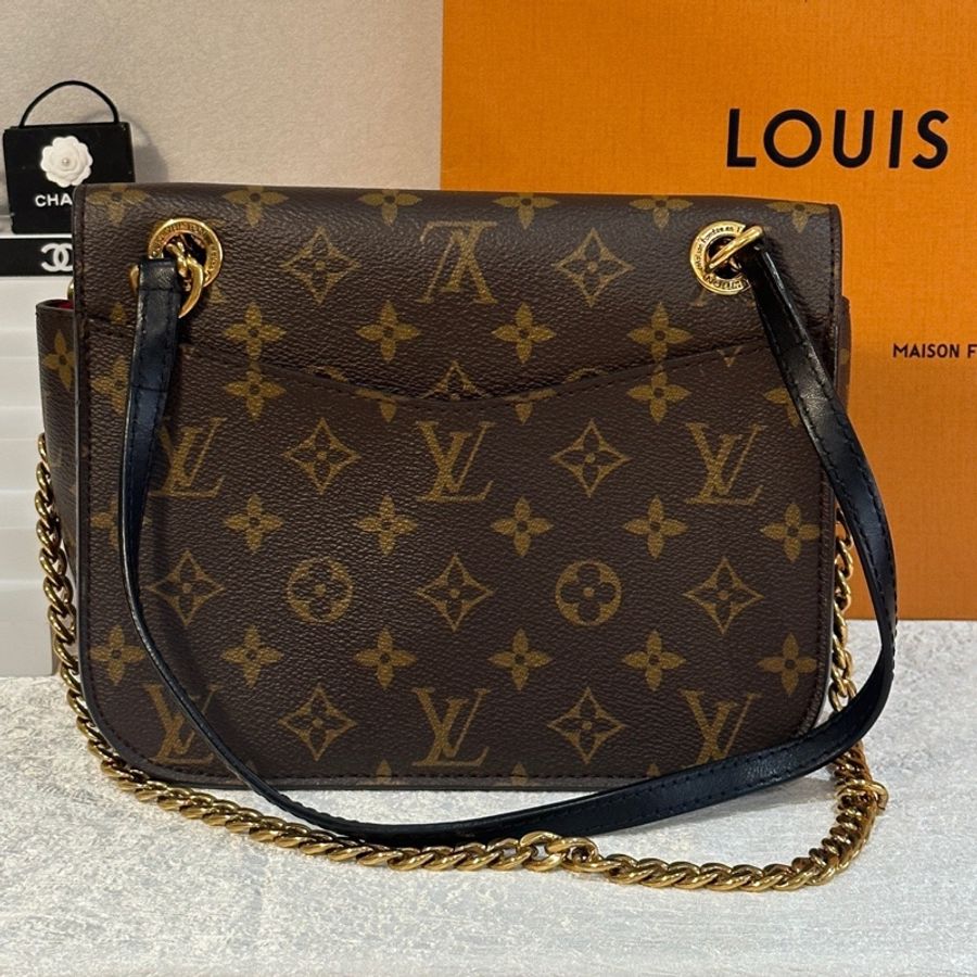 Lv Passy郵差包 芯片款 單包無附件 底長22。-1