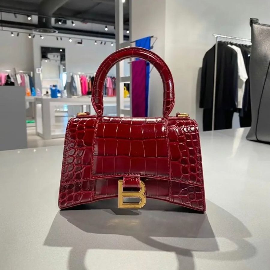 ⏰全新品特賣 專櫃8萬6千5🌺Balenciaga 592833 Hourglass XS 鱷魚紋小牛皮沙漏包 金釦/酒紅色-0