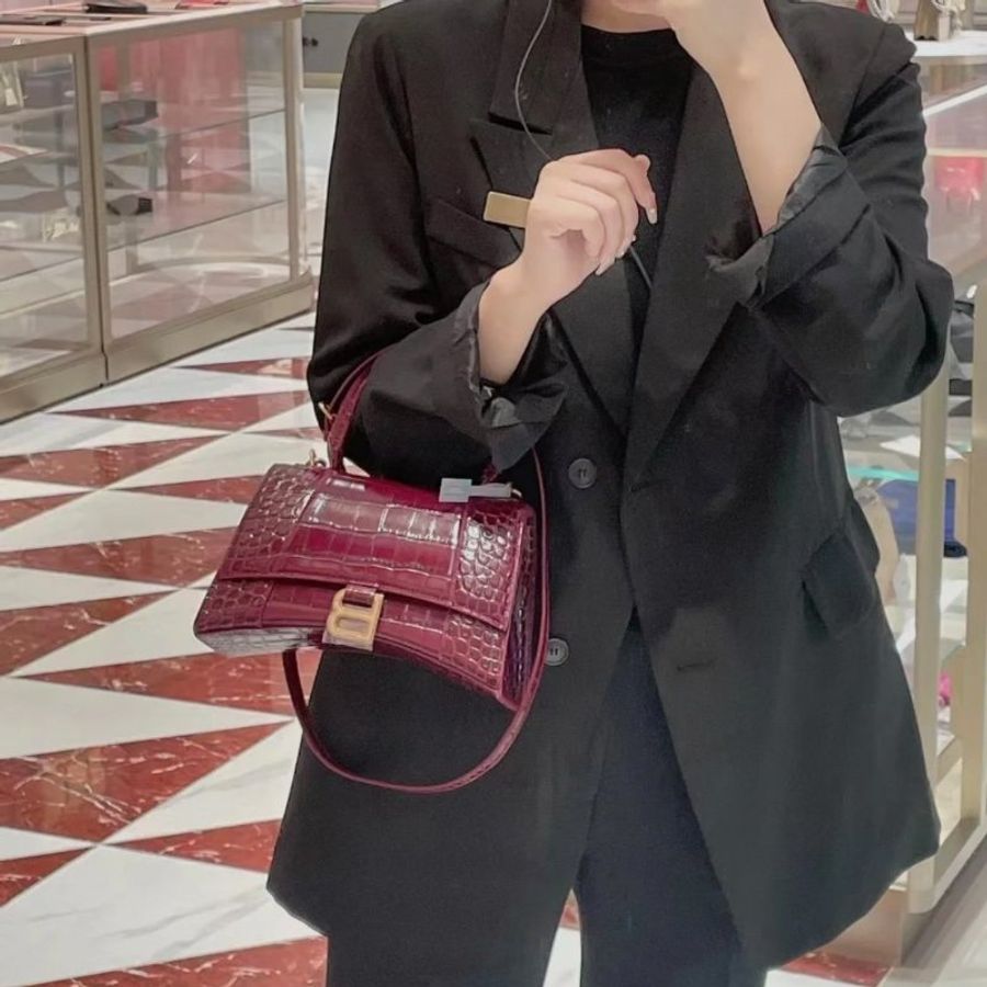 ⏰全新品特賣 專櫃8萬6千5🌺Balenciaga 592833 Hourglass XS 鱷魚紋小牛皮沙漏包 金釦/酒紅色-6