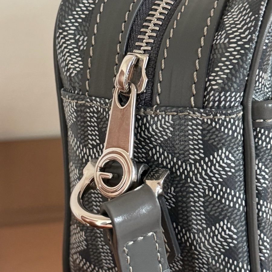 #極新 Goyard CapVert灰老花相機包-11