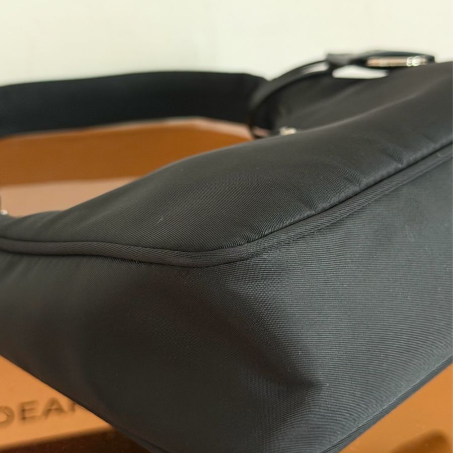 #98新 Prada 2000 hobo 手提包-9