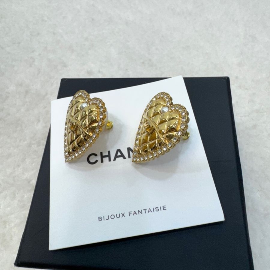 Chanel 香奈兒 金色 菱格紋 愛心 鑲鑽 針式耳環 CC Logo ABC445-3