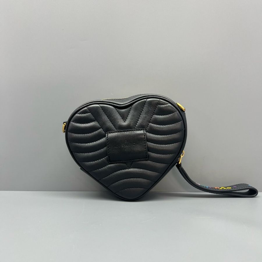 Louis Vuitton 七夕限定黑色愛心斜背包-1