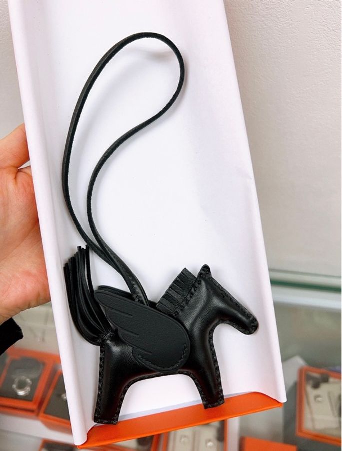 全新 Hermes rodeo pegase pm 全黑飛馬吊飾-1