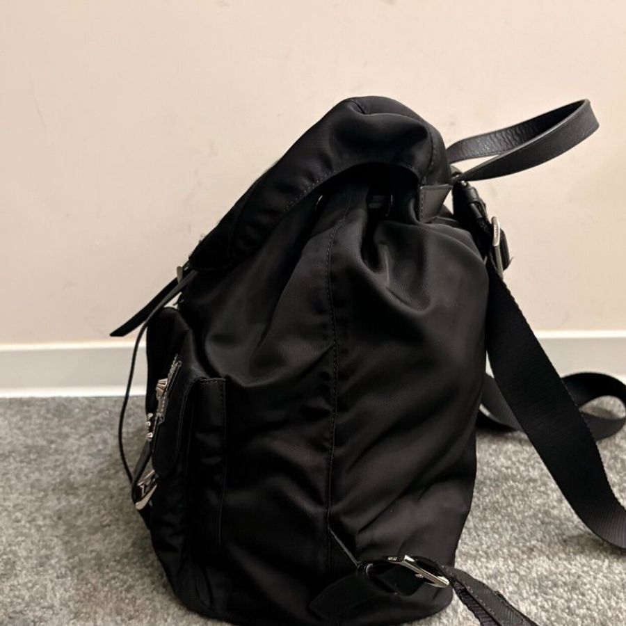 Prada 機器人後背包 30*32*15cm 98新配件塵袋-3