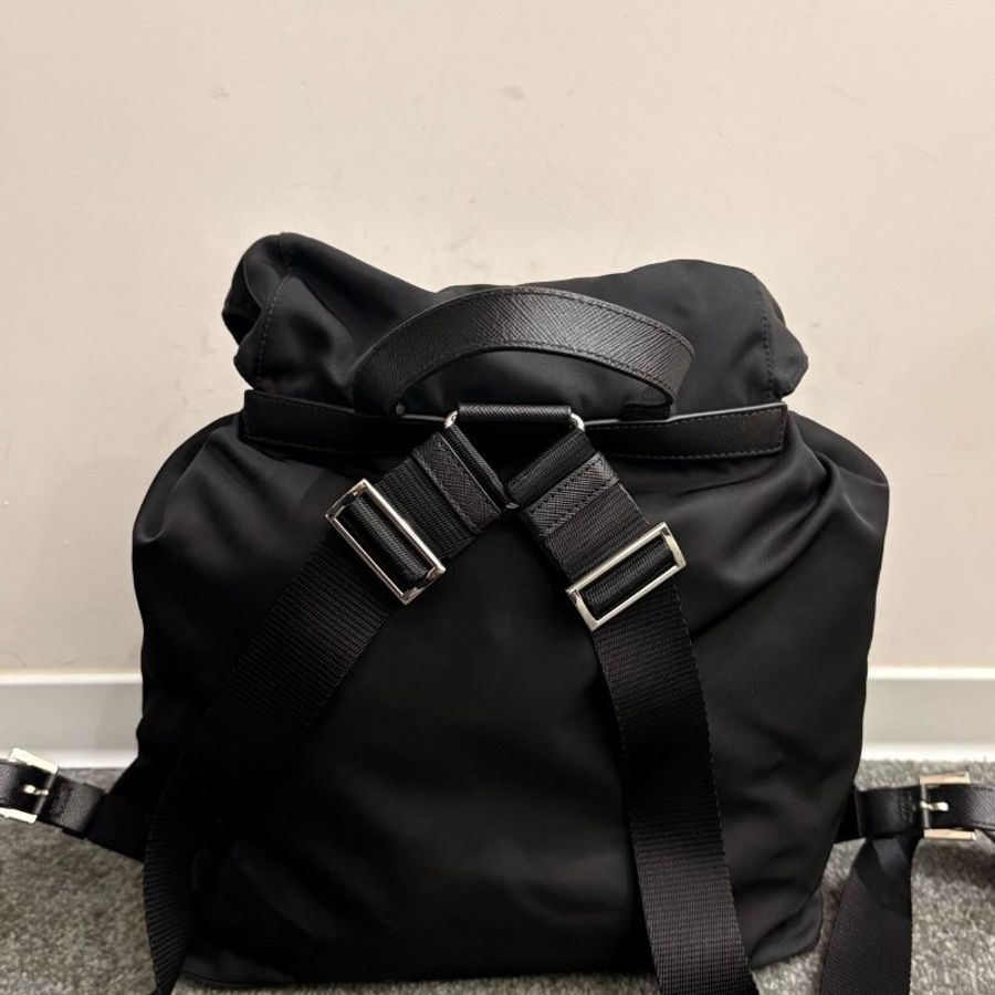 Prada 機器人後背包 30*32*15cm 98新配件塵袋-5
