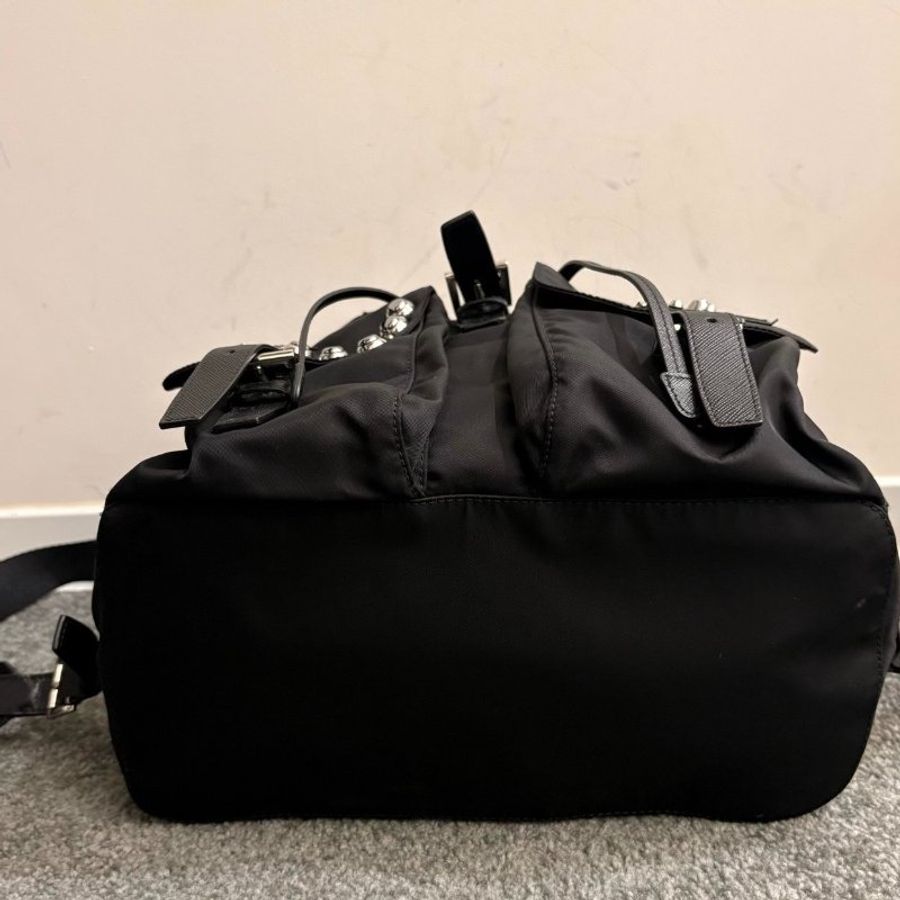 Prada 機器人後背包 30*32*15cm 98新配件塵袋-6