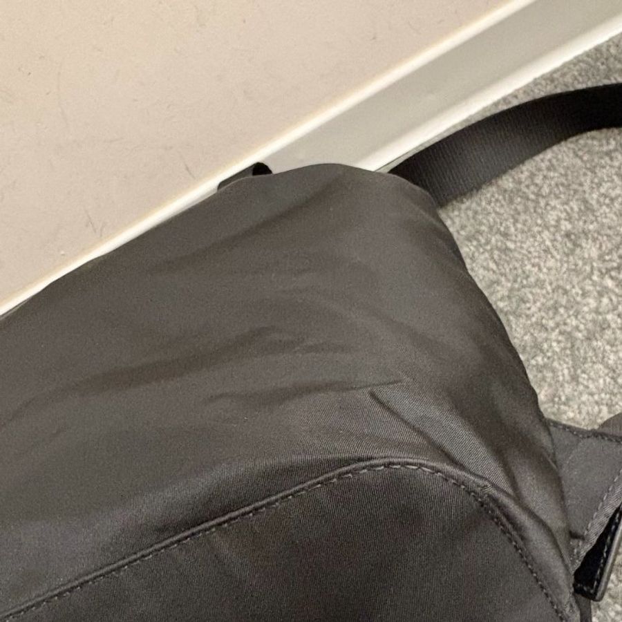Prada 機器人後背包 30*32*15cm 98新配件塵袋-7