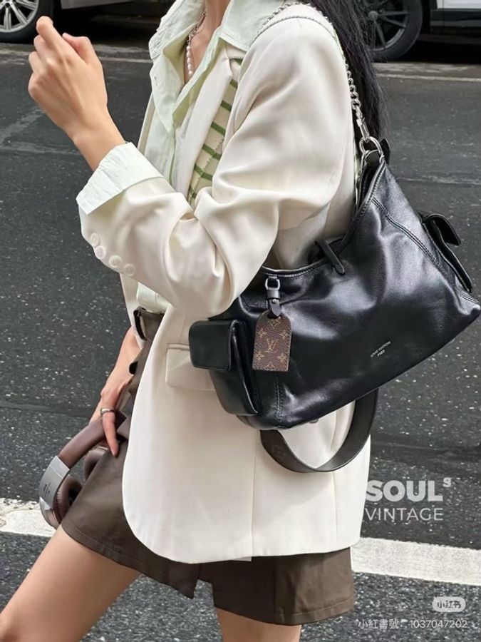 售二手 真品CarryAll Cargo Vibe PM 黑武士真的帥翻全黑配銀鍊,低調卻超有氣場-12