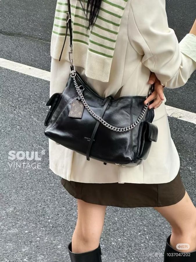 售二手 真品CarryAll Cargo Vibe PM 黑武士真的帥翻全黑配銀鍊,低調卻超有氣場-13