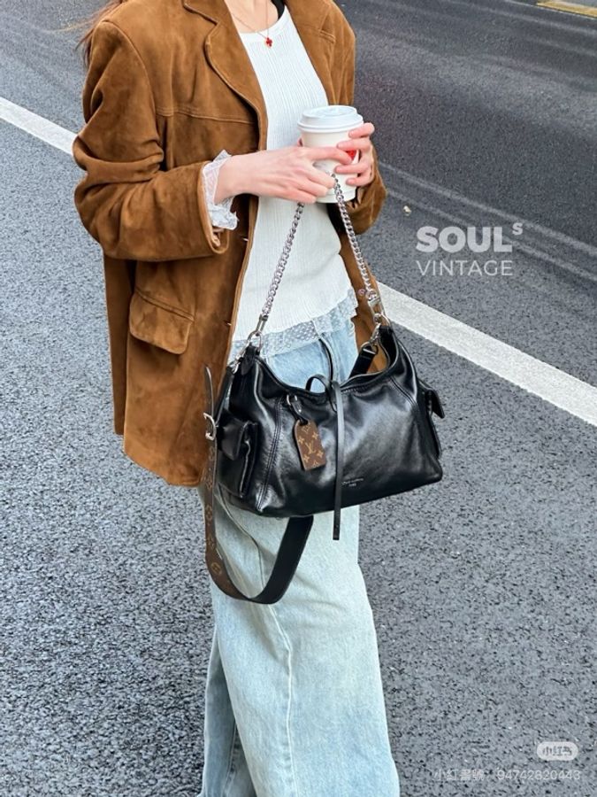 售二手 真品CarryAll Cargo Vibe PM 黑武士真的帥翻全黑配銀鍊,低調卻超有氣場-14