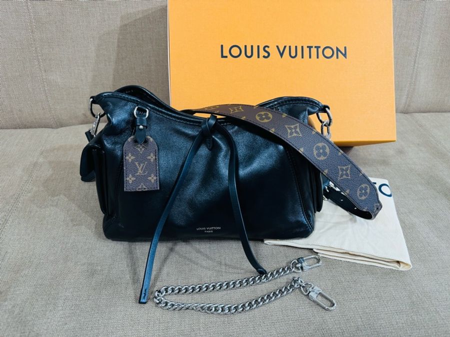 售二手 真品CarryAll Cargo Vibe PM 黑武士真的帥翻全黑配銀鍊,低調卻超有氣場-15