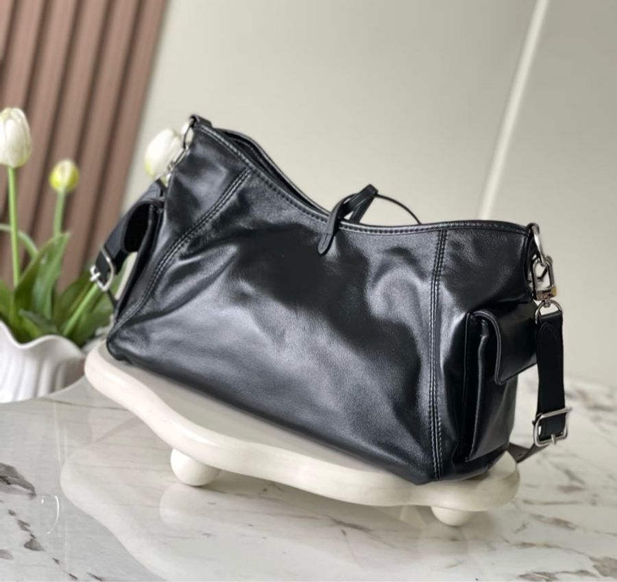 售二手 真品CarryAll Cargo Vibe PM 黑武士真的帥翻全黑配銀鍊,低調卻超有氣場-18