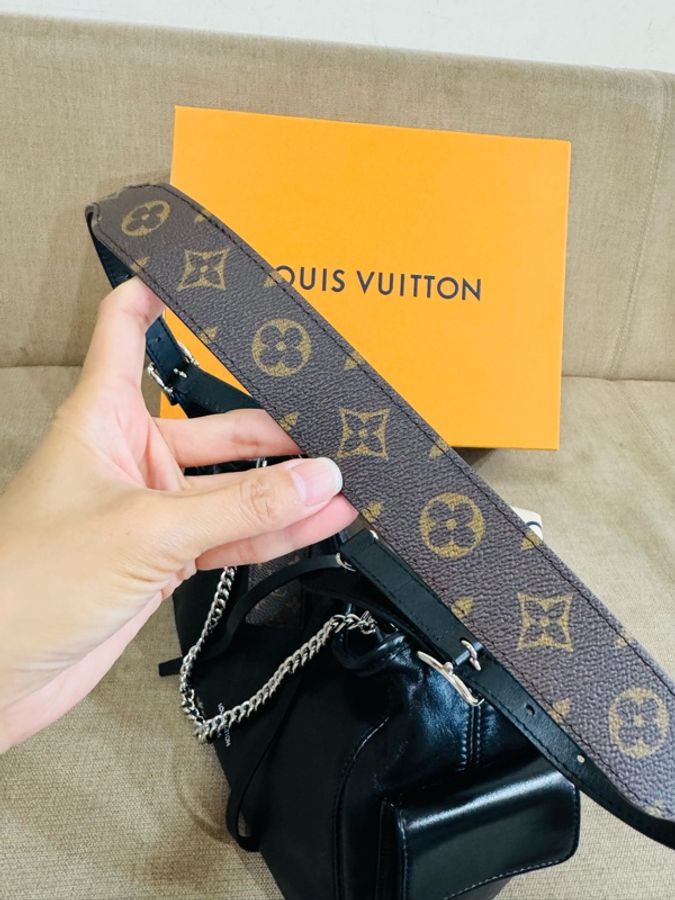 售二手 真品CarryAll Cargo Vibe PM 黑武士真的帥翻全黑配銀鍊,低調卻超有氣場-30