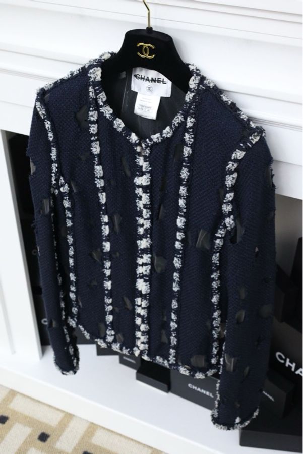 Chanel 11年春夏系列秀款深蓝色洞洞蕾丝网纱滚边外套FR42 22/12-3