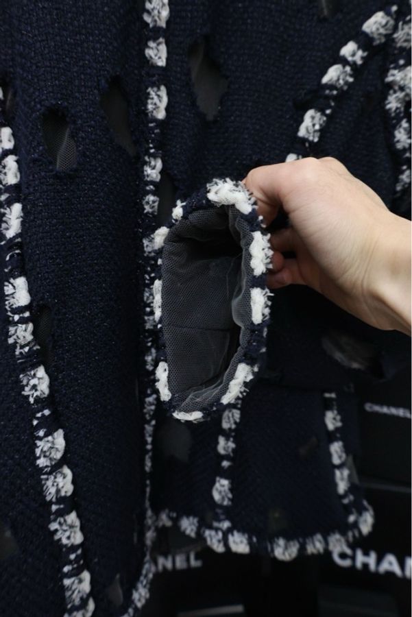 Chanel 11年春夏系列秀款深蓝色洞洞蕾丝网纱滚边外套FR42 22/12-8
