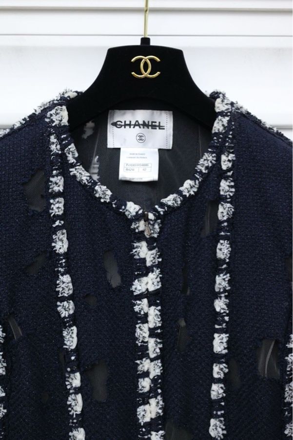 Chanel 11年春夏系列秀款深蓝色洞洞蕾丝网纱滚边外套FR42 22/12-9