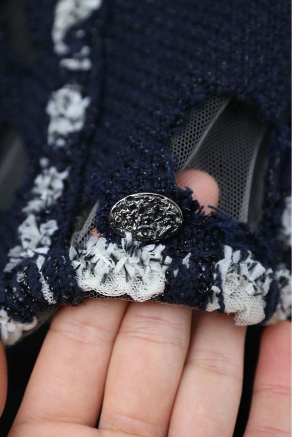 Chanel 11年春夏系列秀款深蓝色洞洞蕾丝网纱滚边外套FR42 22/12-11