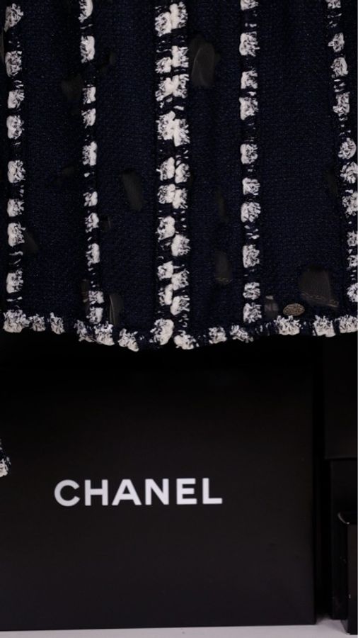 Chanel 11年春夏系列秀款深蓝色洞洞蕾丝网纱滚边外套FR42 22/12-20