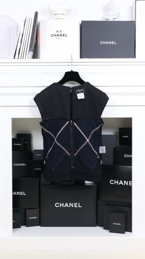 Chanel 07年度假系列秀款深蓝色红白滚边外套马甲半裙套装-3