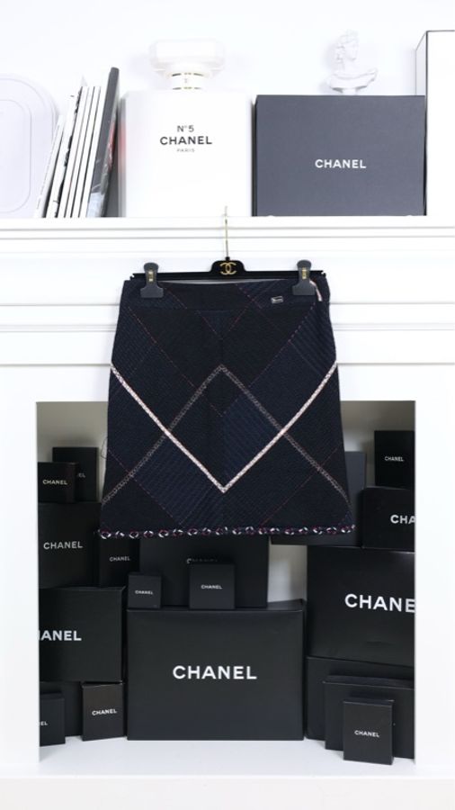 Chanel 07年度假系列秀款深蓝色红白滚边外套马甲半裙套装-5