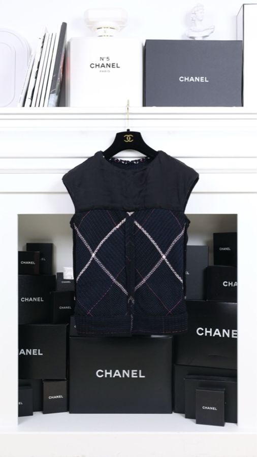 Chanel 07年度假系列秀款深蓝色红白滚边外套马甲半裙套装-11