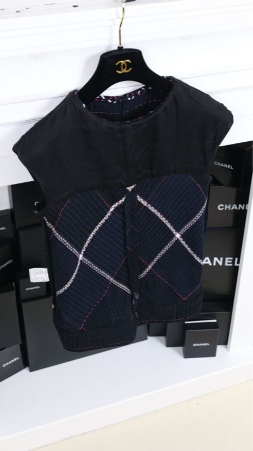 Chanel 07年度假系列秀款深蓝色红白滚边外套马甲半裙套装-12