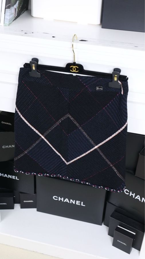 Chanel 07年度假系列秀款深蓝色红白滚边外套马甲半裙套装-17