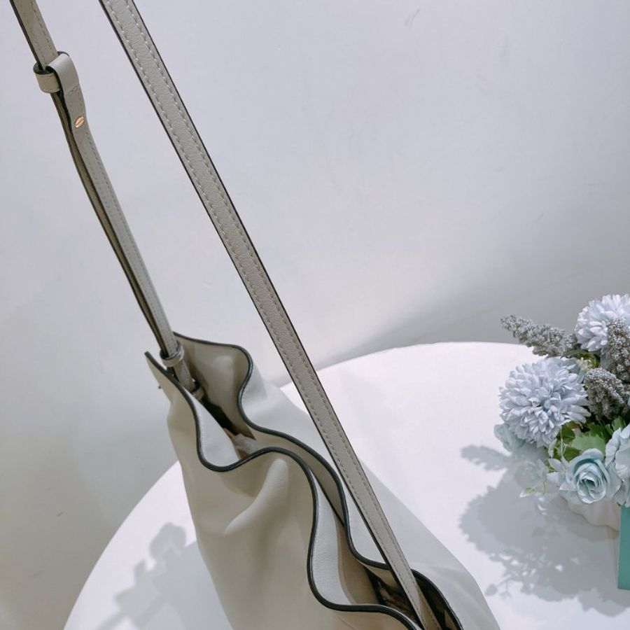 TW4931	Loewe 羅意威中號花朵肩帶包包 Medium Flamenco Clutch With Strap Bag Nappa Calfskin Light Grey x GHW-11