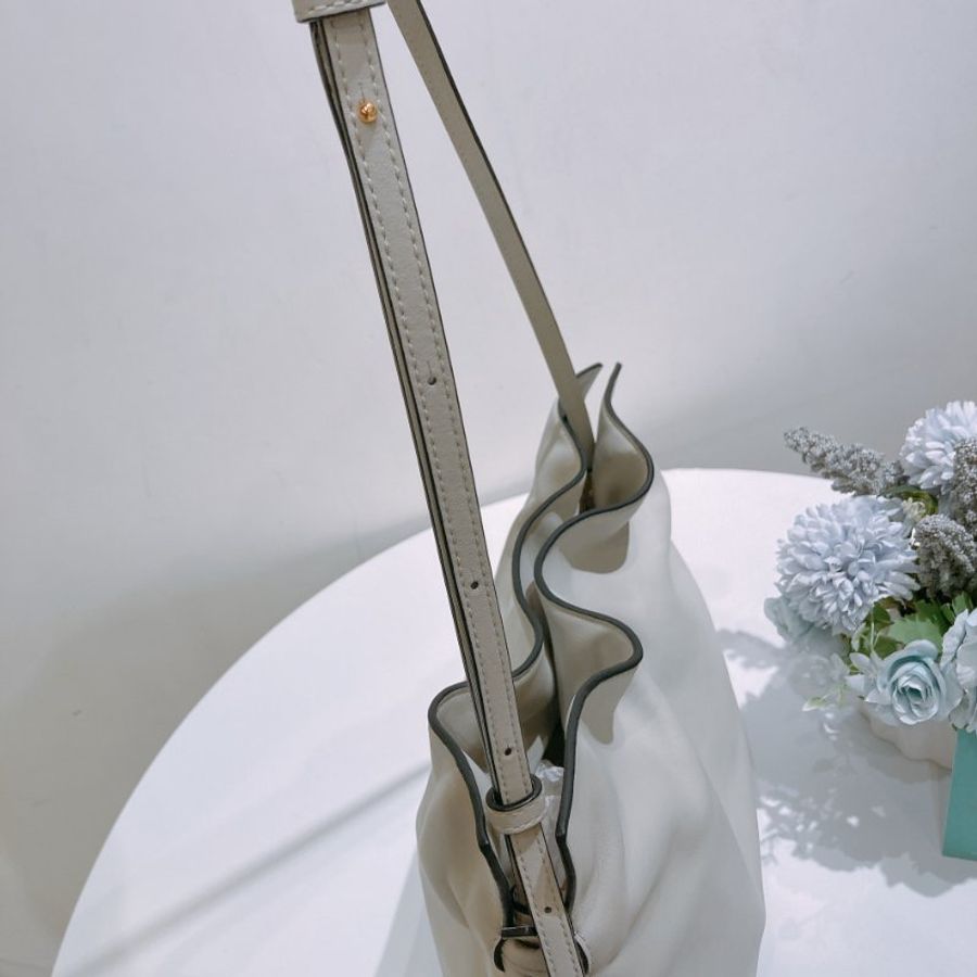 TW4931	Loewe 羅意威中號花朵肩帶包包 Medium Flamenco Clutch With Strap Bag Nappa Calfskin Light Grey x GHW-12