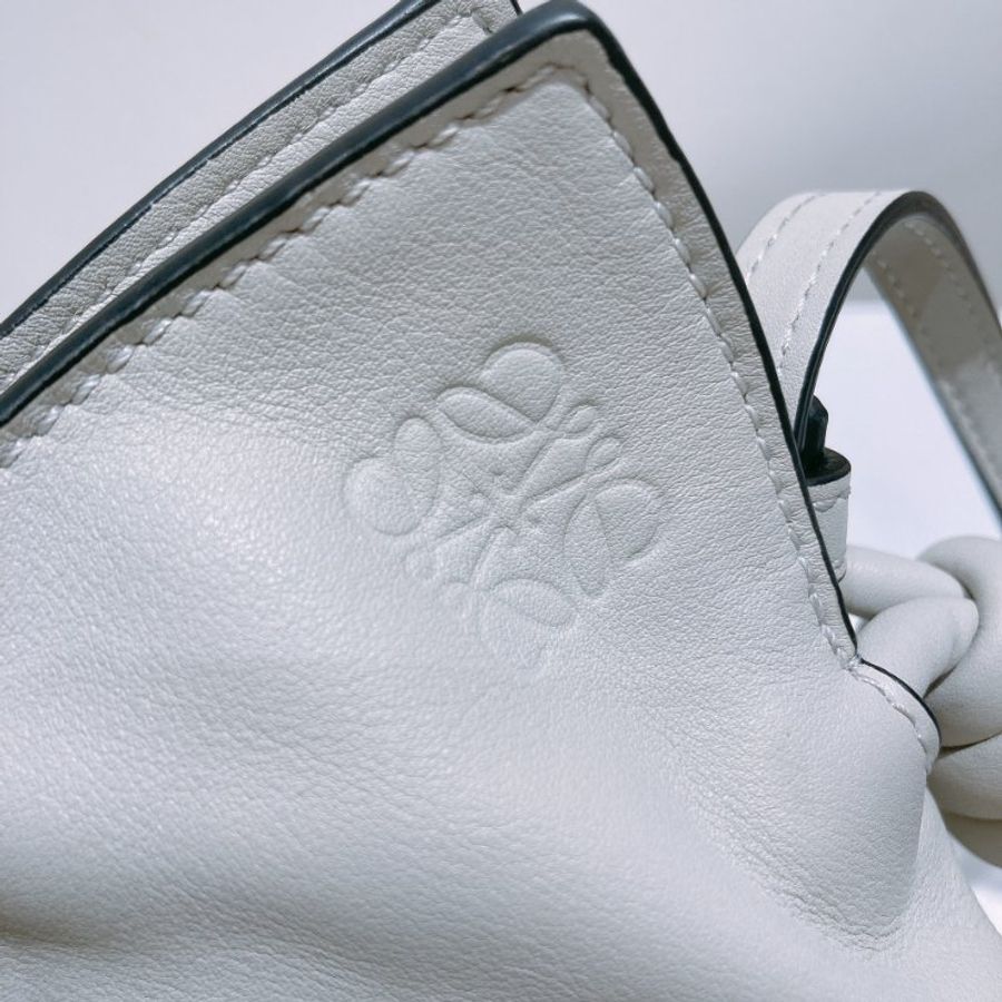 TW4931	Loewe 羅意威中號花朵肩帶包包 Medium Flamenco Clutch With Strap Bag Nappa Calfskin Light Grey x GHW-17