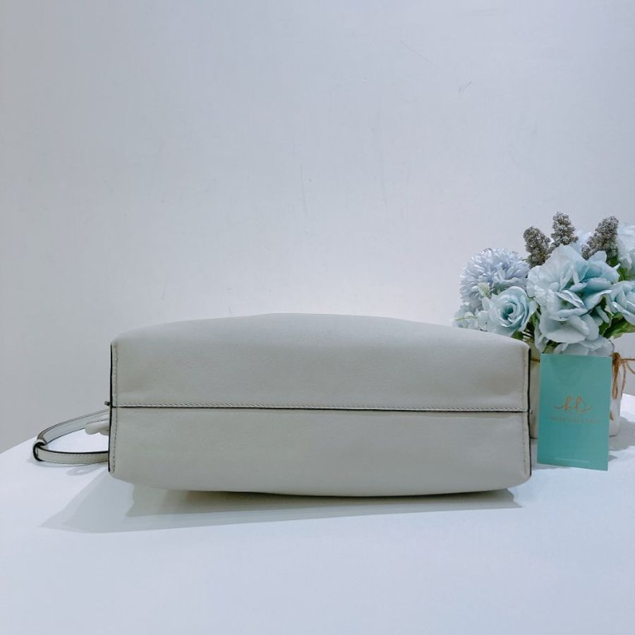 TW4931	Loewe 羅意威中號花朵肩帶包包 Medium Flamenco Clutch With Strap Bag Nappa Calfskin Light Grey x GHW-20