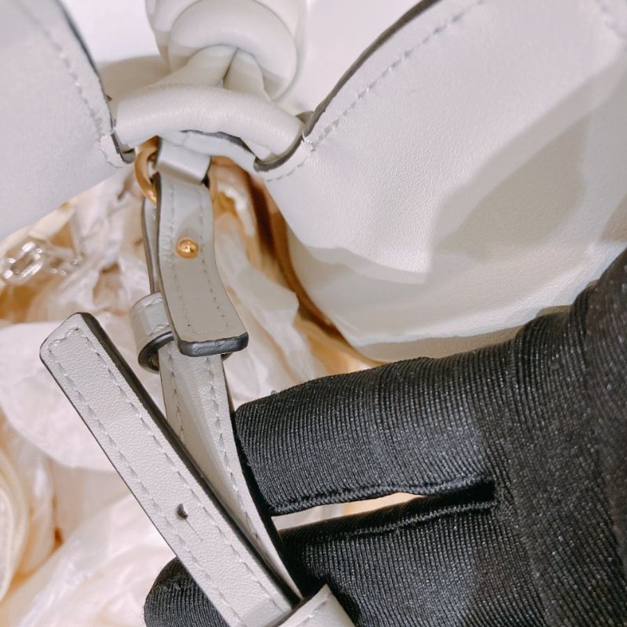 TW4931	Loewe 羅意威中號花朵肩帶包包 Medium Flamenco Clutch With Strap Bag Nappa Calfskin Light Grey x GHW-25