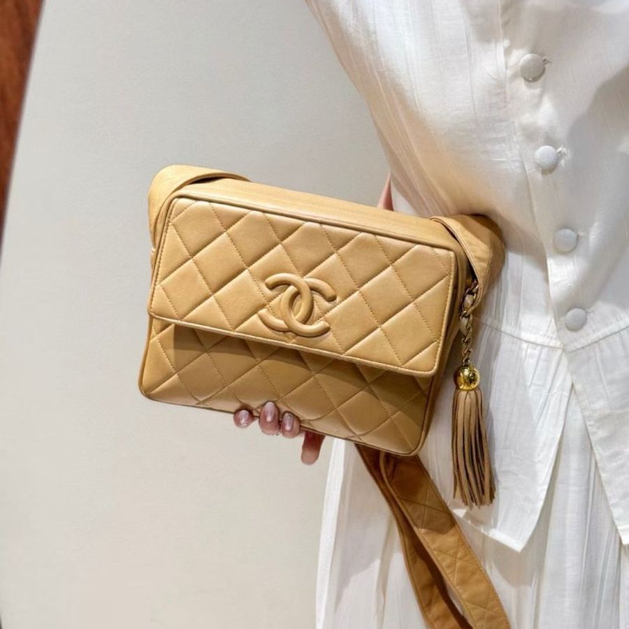 Chanel 金球 流蘇 浮雕相機包23*17cm 98新配件塵袋-1