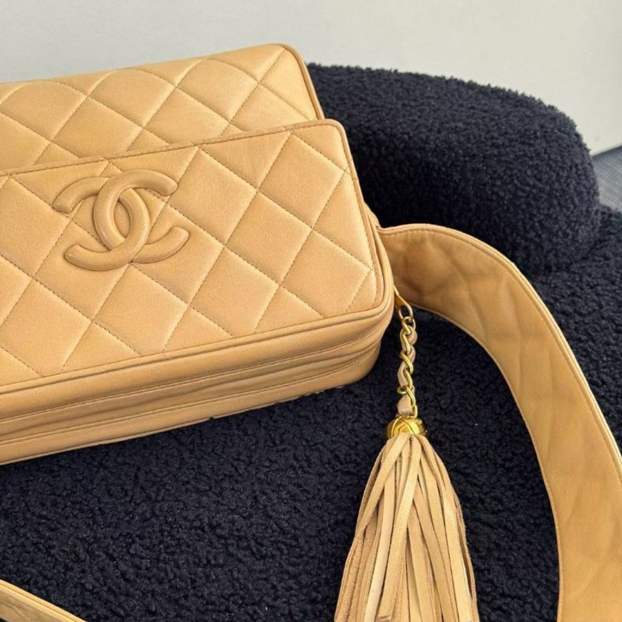 Chanel 金球 流蘇 浮雕相機包23*17cm 98新配件塵袋-5