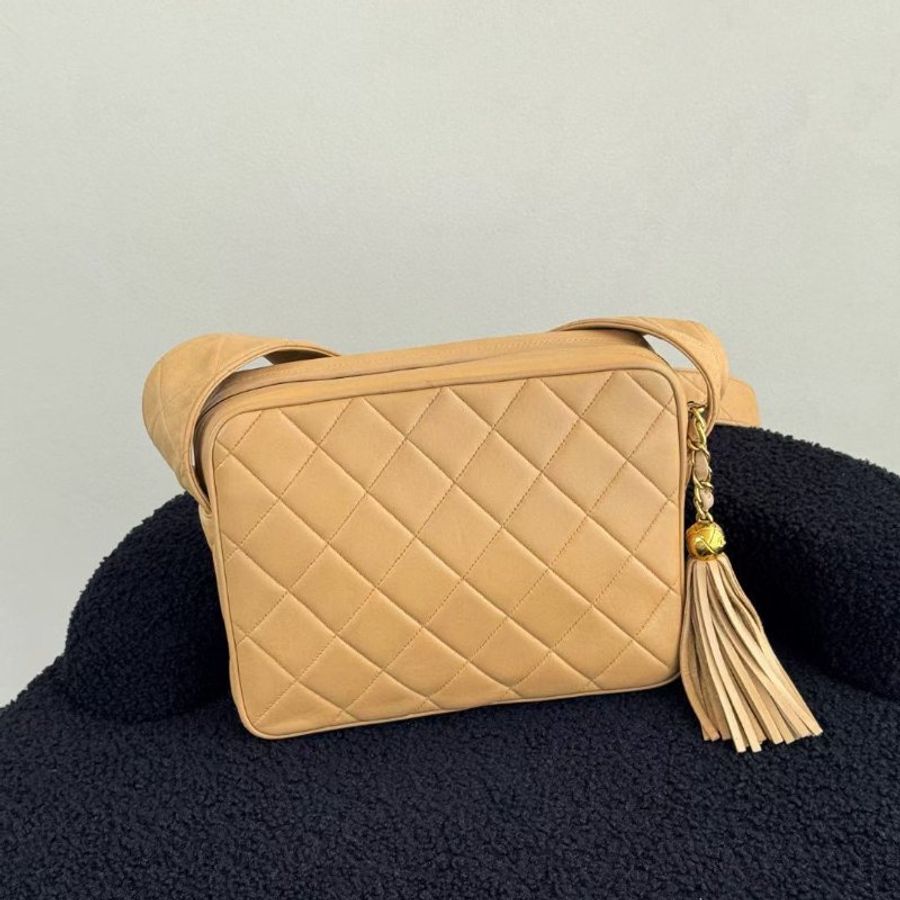 Chanel 金球 流蘇 浮雕相機包23*17cm 98新配件塵袋-7